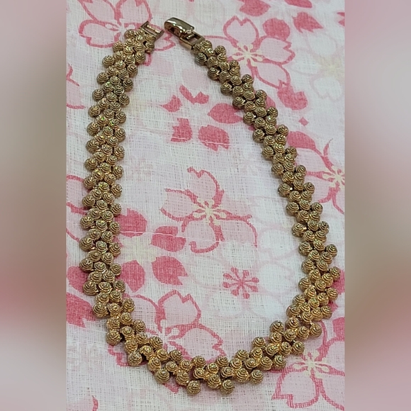 Vintage Gold Tone Textured Necklace - Picture 2 of 10